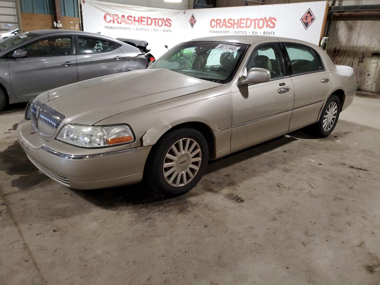 2004 Lincoln Town Car VIN 1LNHM81W34Y683629