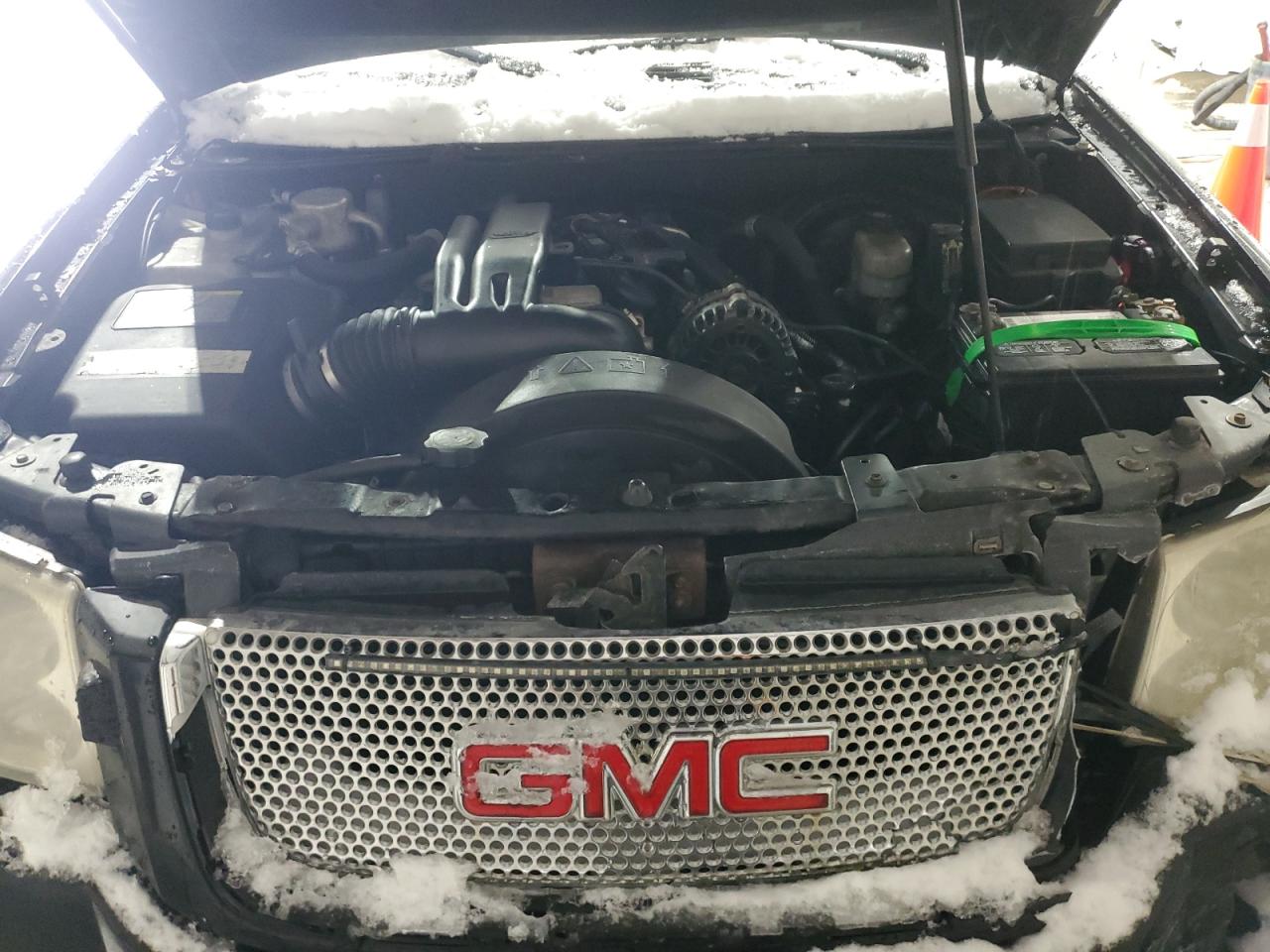 2005 GMC Envoy VIN 1GKET16MX56178861 Copart auction photo, front end damage thumbnail 12