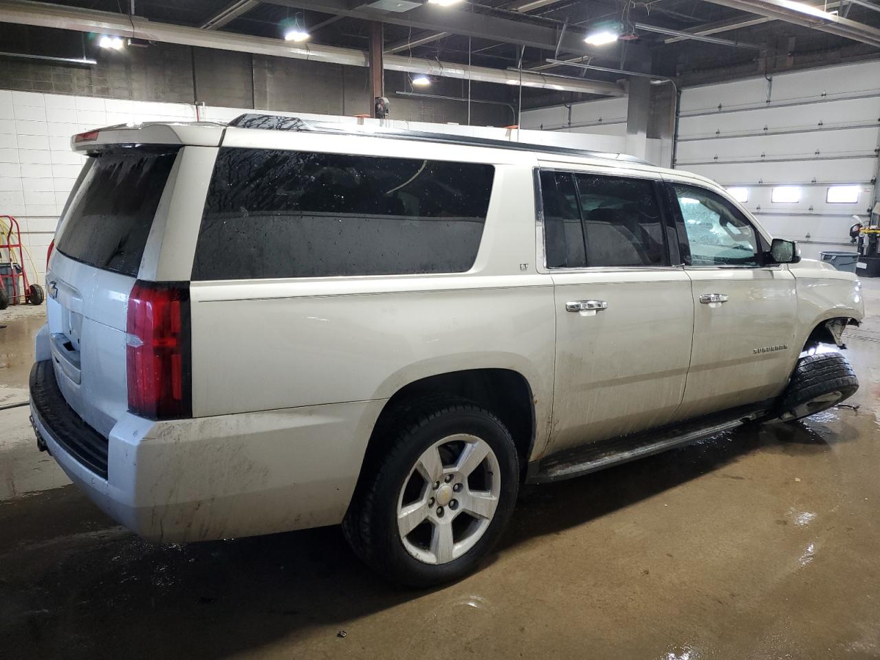 2015 Chevrolet Suburban VIN 1GNSKJKC4FR299570 Copart auction photo, front end damage thumbnail 3