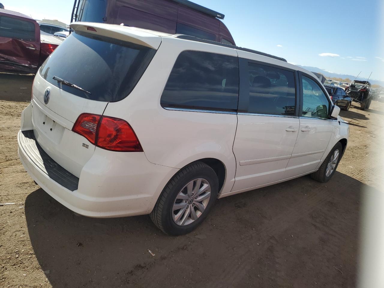 2012 Volkswagen Routan VIN 2C4RVABGXCR391399 Copart auction photo, front end damage thumbnail 3