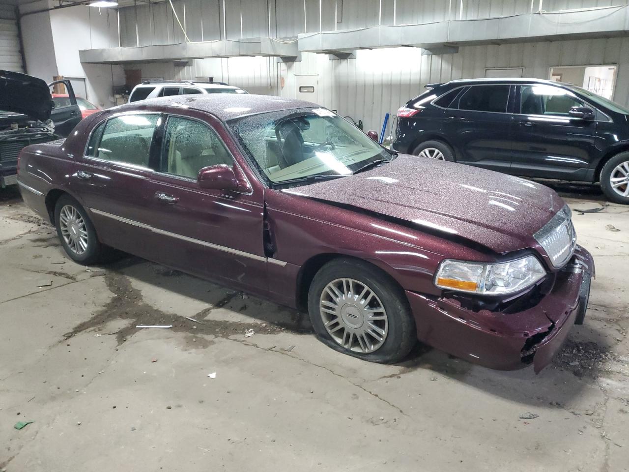 2008 Lincoln Town Car VIN 2LNHM82V58X659991 Copart auction photo, front end damage thumbnail 4