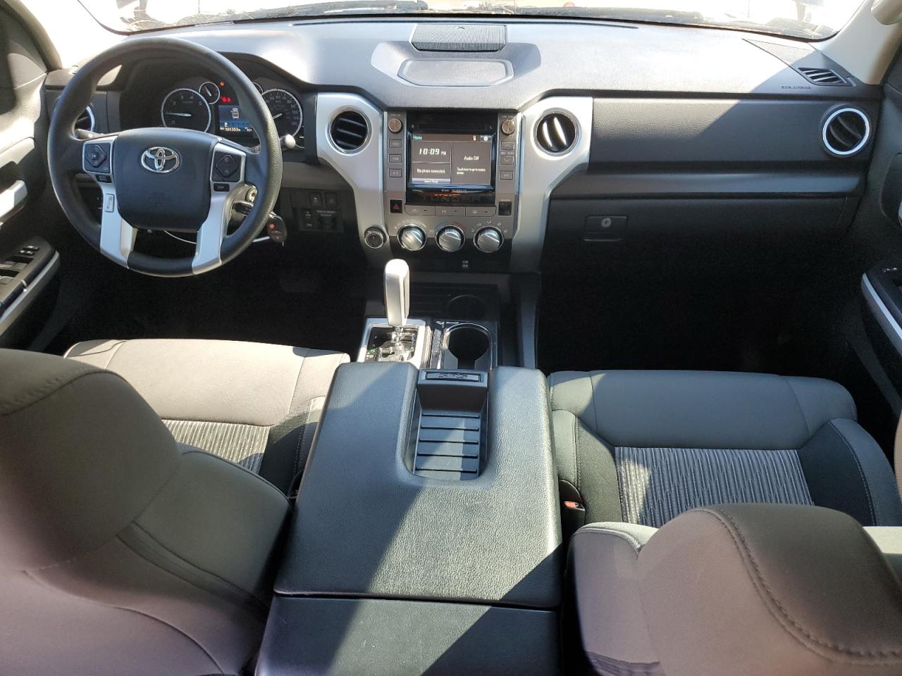 2017 Toyota Tundra VIN 5TFDW5F16HX662875 Copart auction photo, rear end / minor dent/scratches damage thumbnail 8
