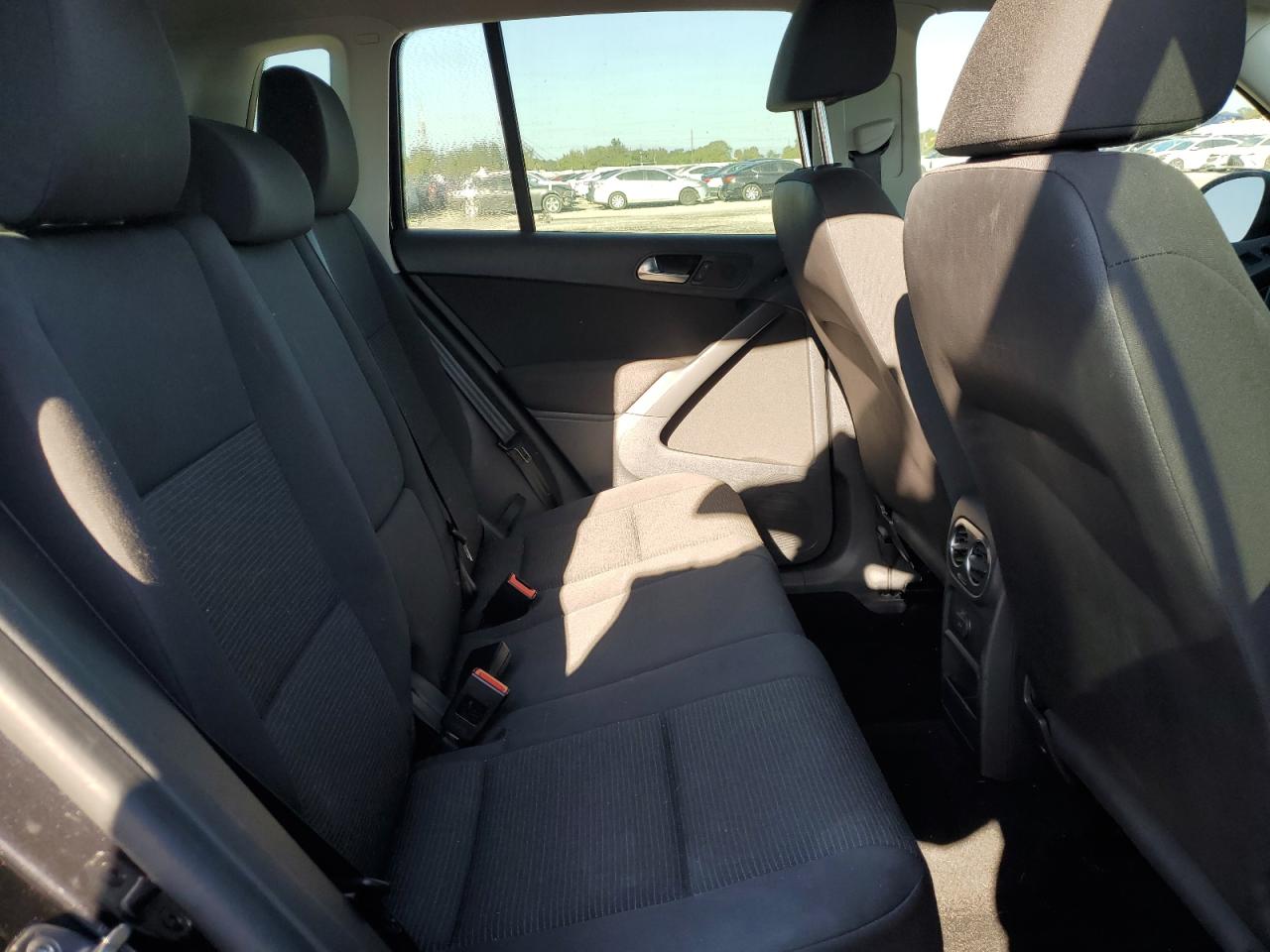 2017 Volkswagen Tiguan VIN WVGAV7AX6HK052237 Copart auction photo, front end / minor dent/scratches damage thumbnail 11