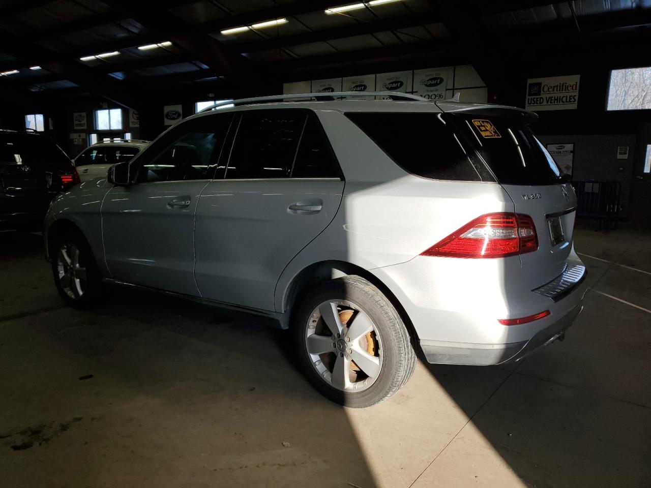 2015 Mercedes-Benz M-klasse VIN 4JGDA5HBXFA453381 Copart auction photo, minor dent/scratches damage thumbnail 2