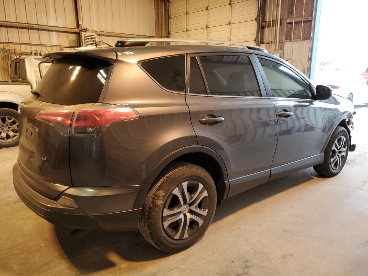 2018 Toyota RAV 4 VIN JTMZFREV5JD109711 Copart auction photo, front end / hail damage thumbnail 3