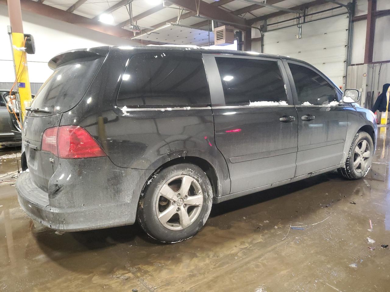 2010 Volkswagen Routan VIN 2V4RW3D15AR262734 Copart auction photo, side / rear end damage thumbnail 3