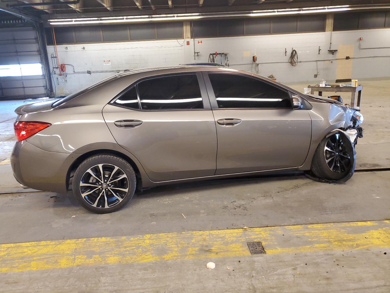 2019 Toyota Corolla VIN 2T1BURHE5KC190498 Copart auction photo, front end / minor dent/scratches damage thumbnail 3