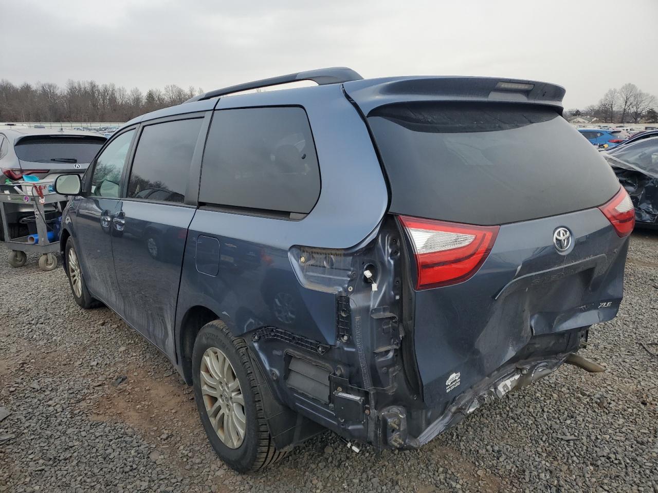 2017 Toyota Sienna VIN 5TDYZ3DC9HS875195 Copart auction photo, rear end damage thumbnail 2