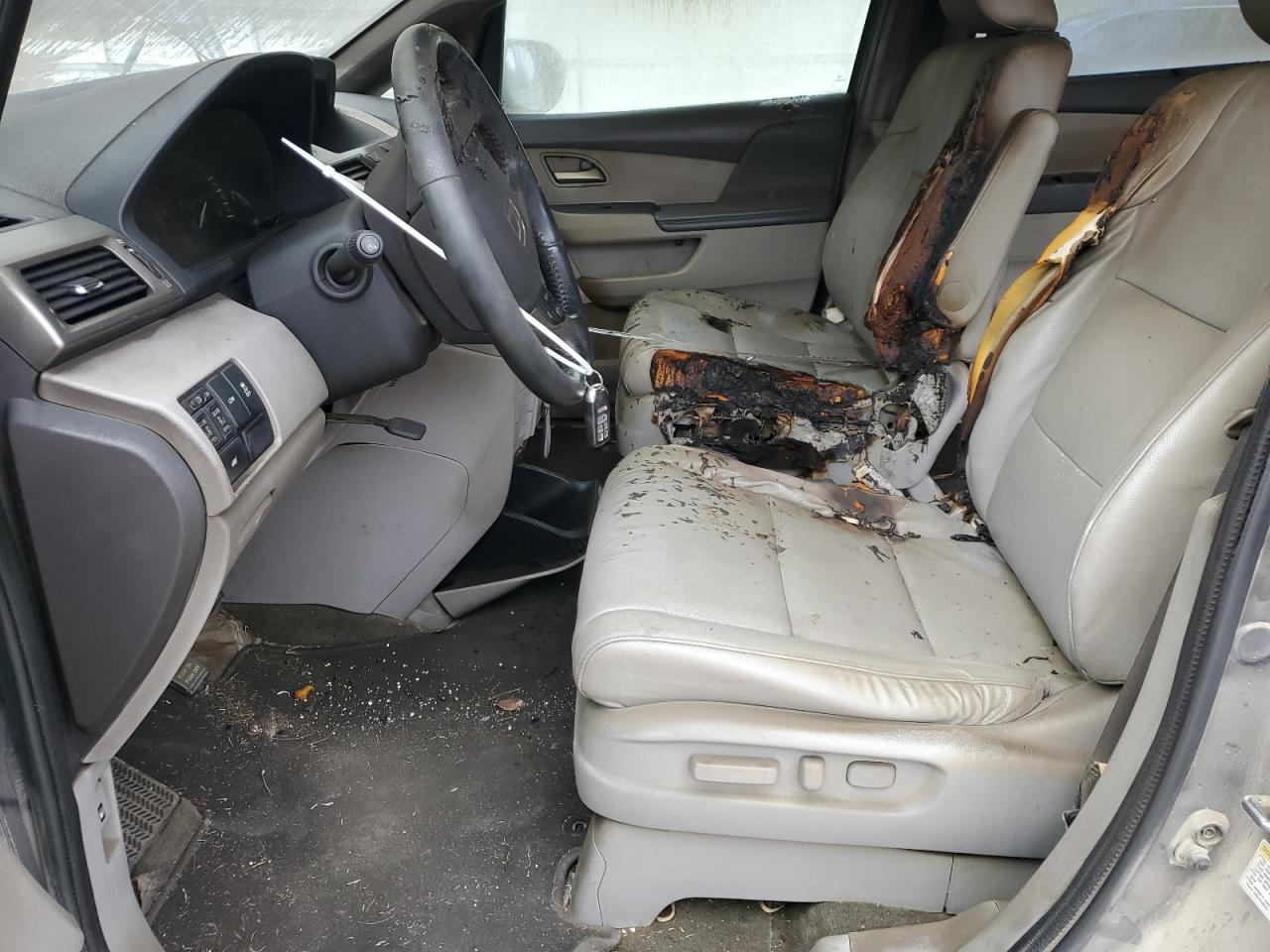 2016 Honda Odyssey VIN 5FNRL5H64GB136714 Copart auction photo, burn - interior / minor dent/scratches damage thumbnail 7