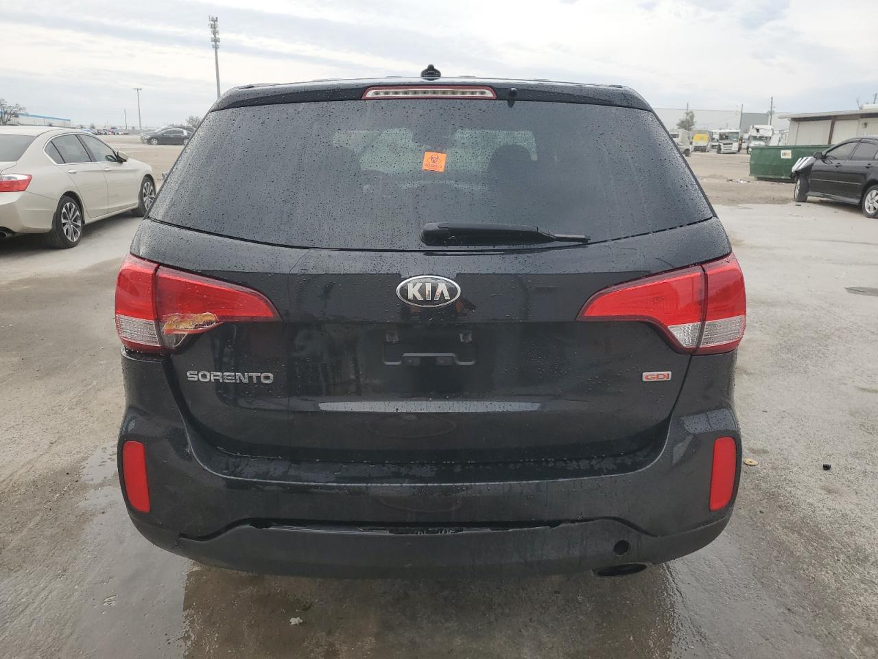 2015 KIA Sorento VIN 5XYKT3A69FG642353 Copart auction photo, front end / minor dent/scratches damage thumbnail 6