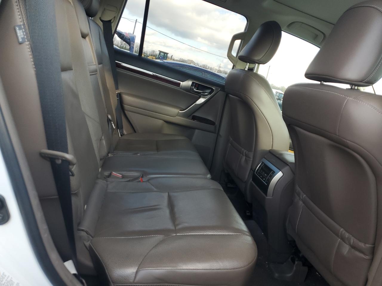 2016 Lexus GX VIN JTJBM7FX1G5140238 Copart auction photo, front end / minor dent/scratches damage thumbnail 11