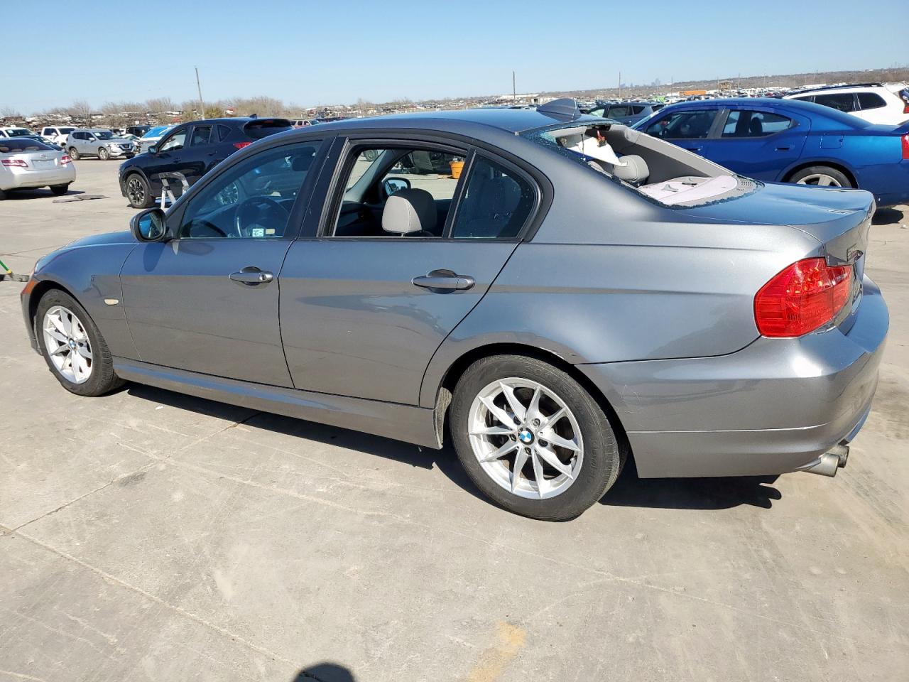 2010 BMW 3er VIN WBAPH7G54ANM53122 Copart auction photo, hail damage thumbnail 2