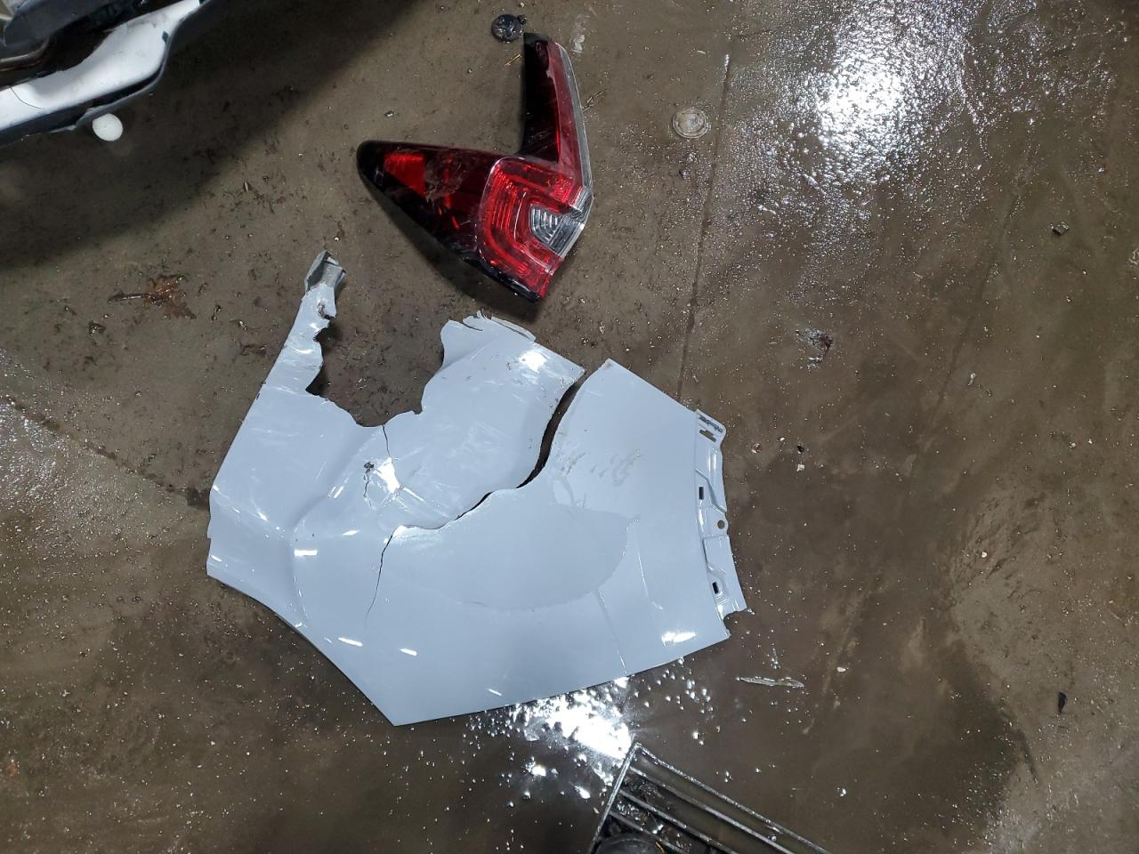 2022 Honda CR-V VIN 7FARW2H70NE001830 Copart auction photo, rear end damage thumbnail 13