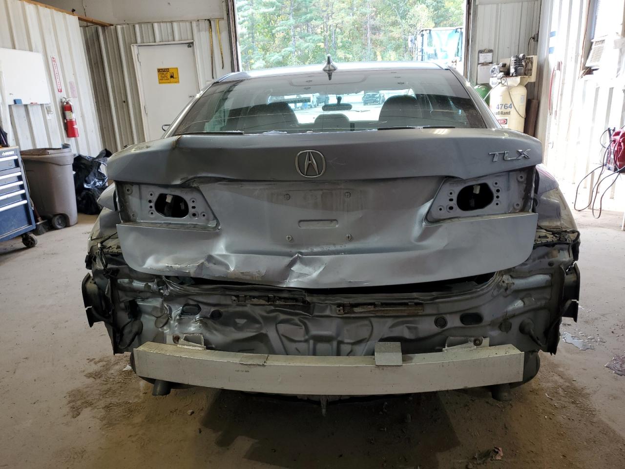 2015 Acura TLX VIN 19UUB1F53FA013611 Copart auction photo, rear end / minor dent/scratches damage thumbnail 6