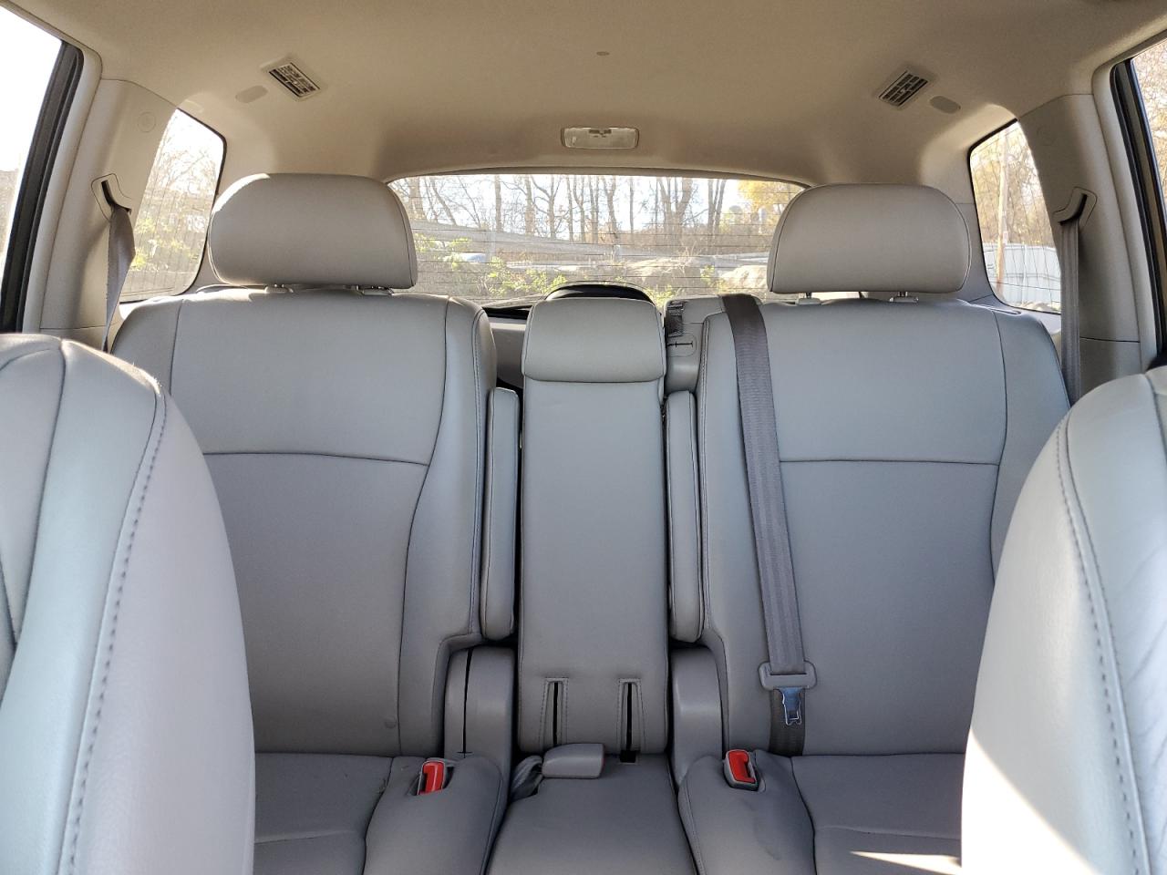 2013 Toyota Highlander VIN 5TDBK3EHXDS246821 Copart auction photo, rear end / minor dent/scratches damage thumbnail 10