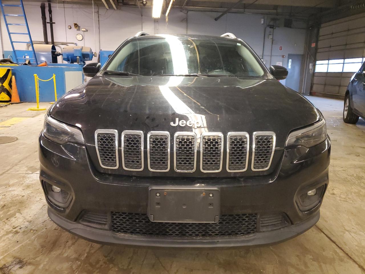 2019 Jeep Grand Cherokee VIN 1C4PJMLX1KD230010 Copart auction photo, side / rear end damage thumbnail 5