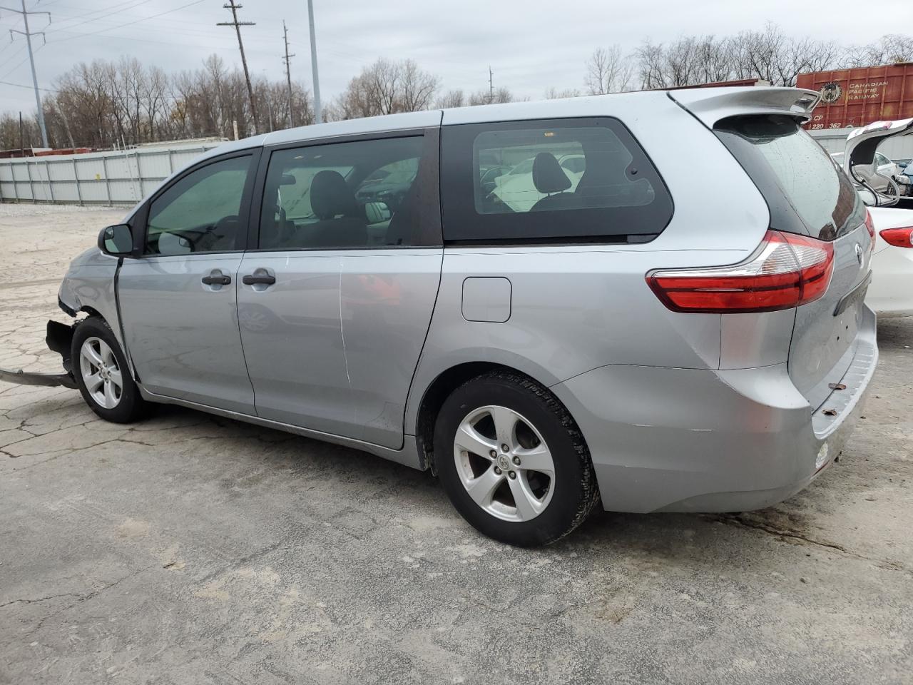 2015 Toyota Sienna VIN 5TDZK3DC3FS536583 Copart auction photo, front end damage thumbnail 2