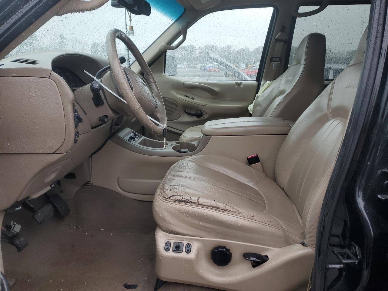 2000 Ford Expedition VIN 1FMFU18L5YLC07993 Copart auction photo, mechanical / front end damage thumbnail 7