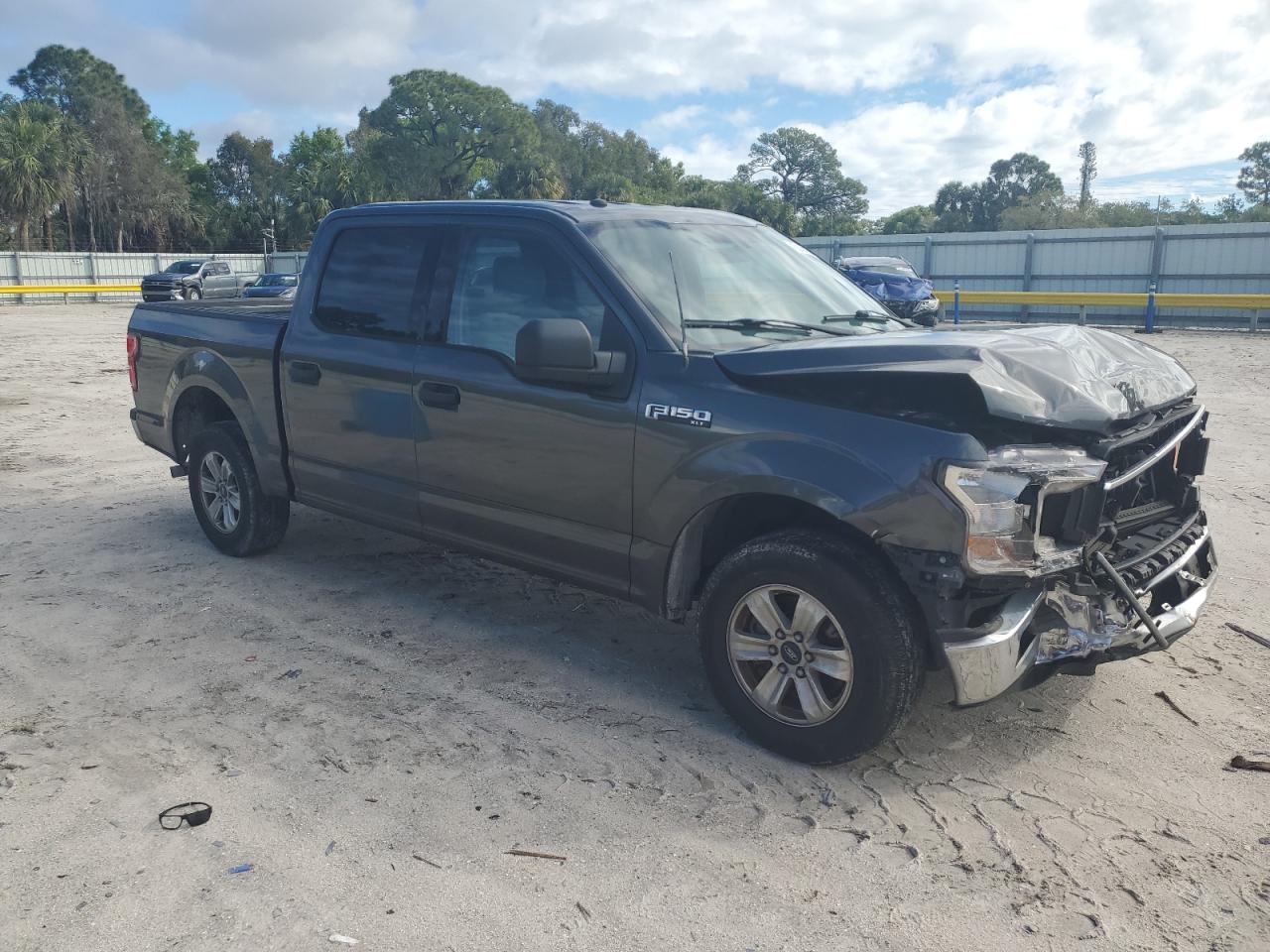 2018 Ford F-150 VIN 1FTEW1CB2JFC79134 Copart auction photo, front end / minor dent/scratches damage thumbnail 4