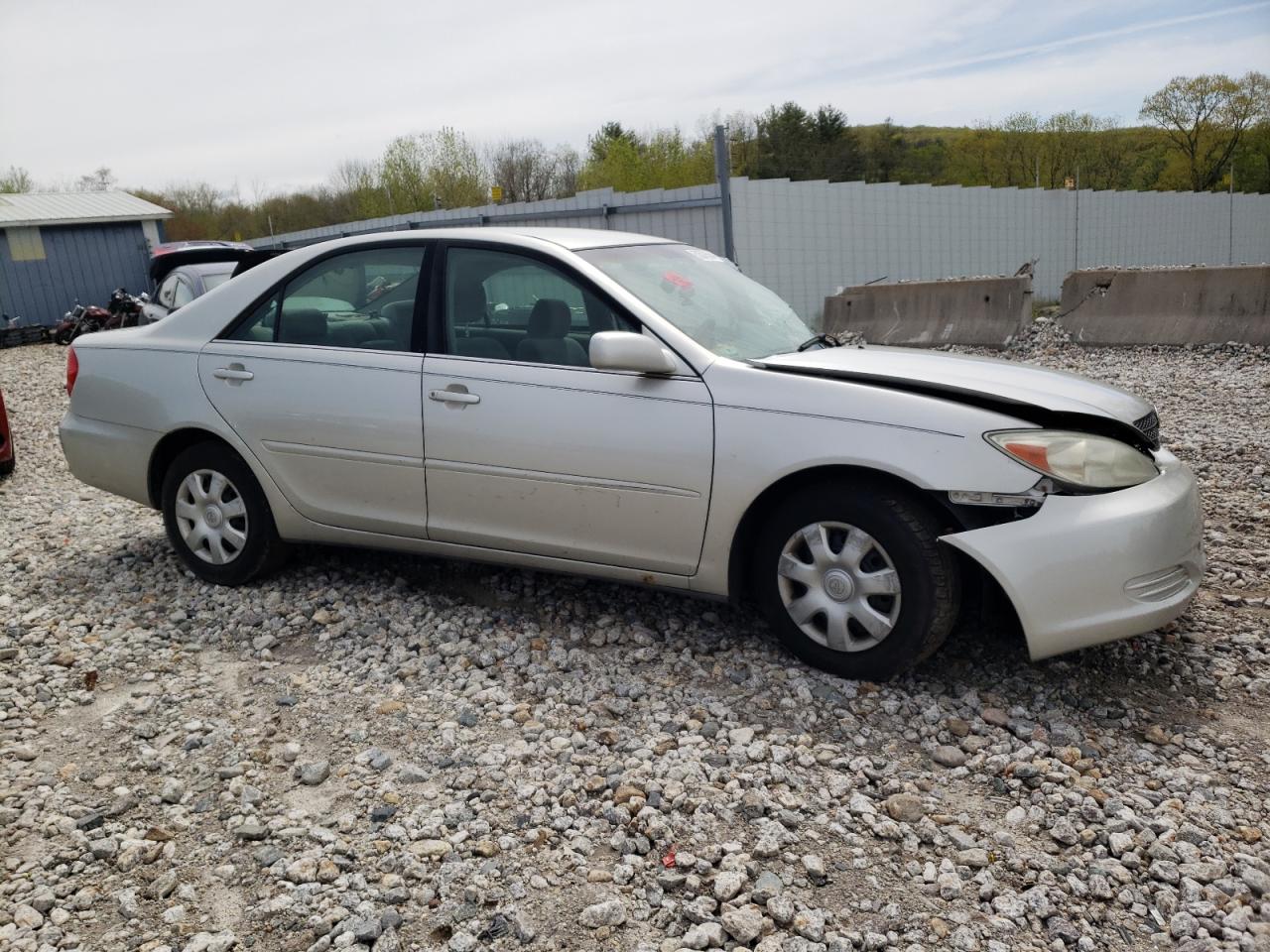 2004 Toyota Camry VIN 4T1BE32K04U797919 Copart auction photo, side / front end damage thumbnail 4