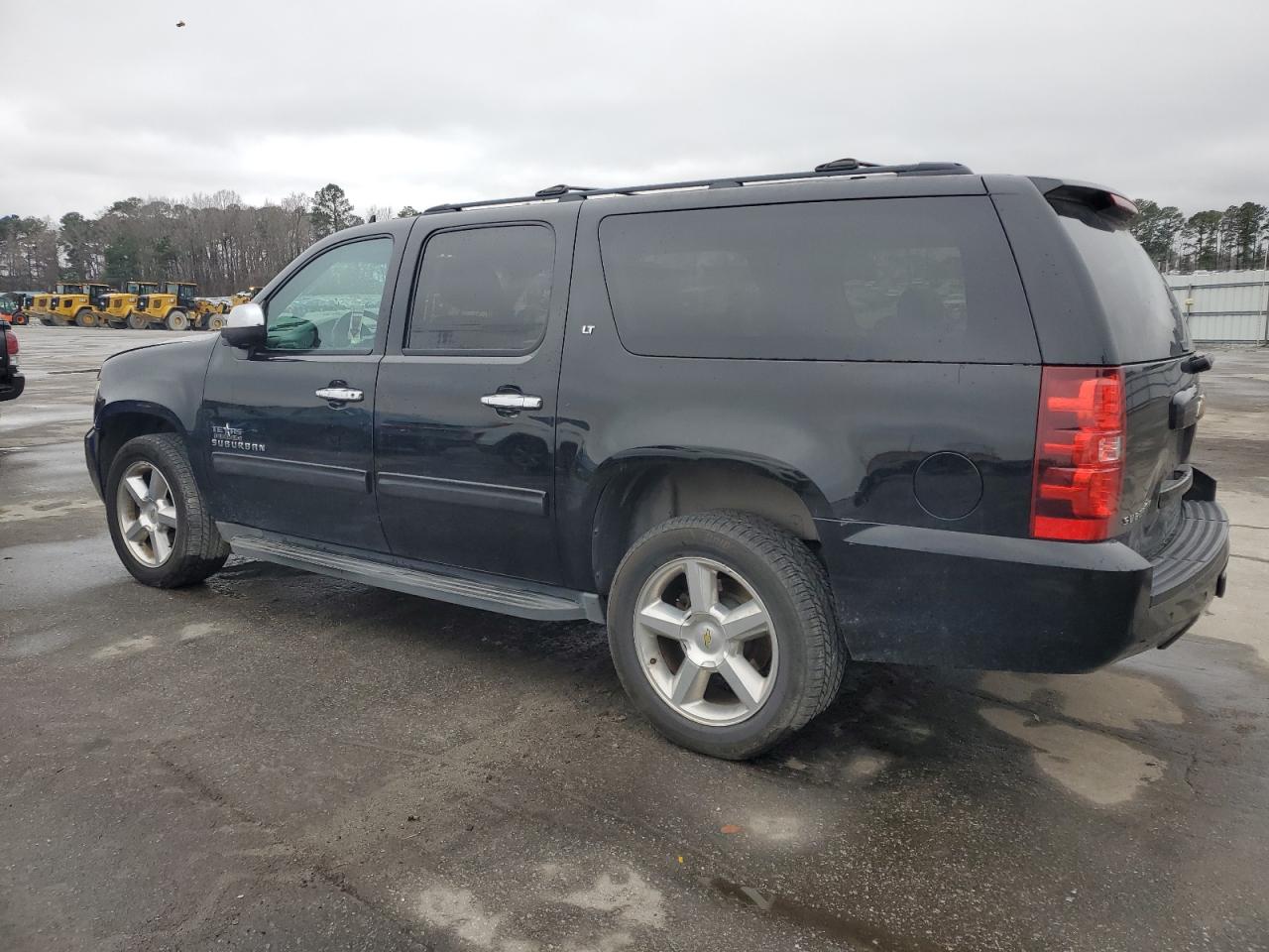 2014 Chevrolet Suburban VIN 1GNSCJE05ER138819 Copart auction photo, front end / rear end damage thumbnail 2
