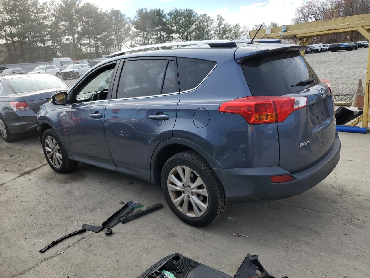 2013 Toyota RAV 4 VIN JTMDFREV7D5002815 Copart auction photo, front end / minor dent/scratches damage thumbnail 2