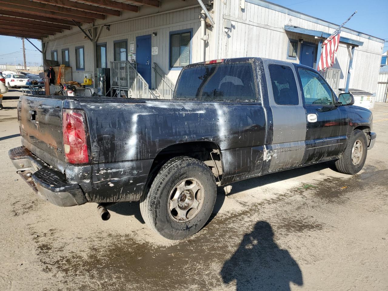 2004 Chevrolet Silverado VIN 2GCEC19V741235250 Copart auction photo, all over damage thumbnail 3