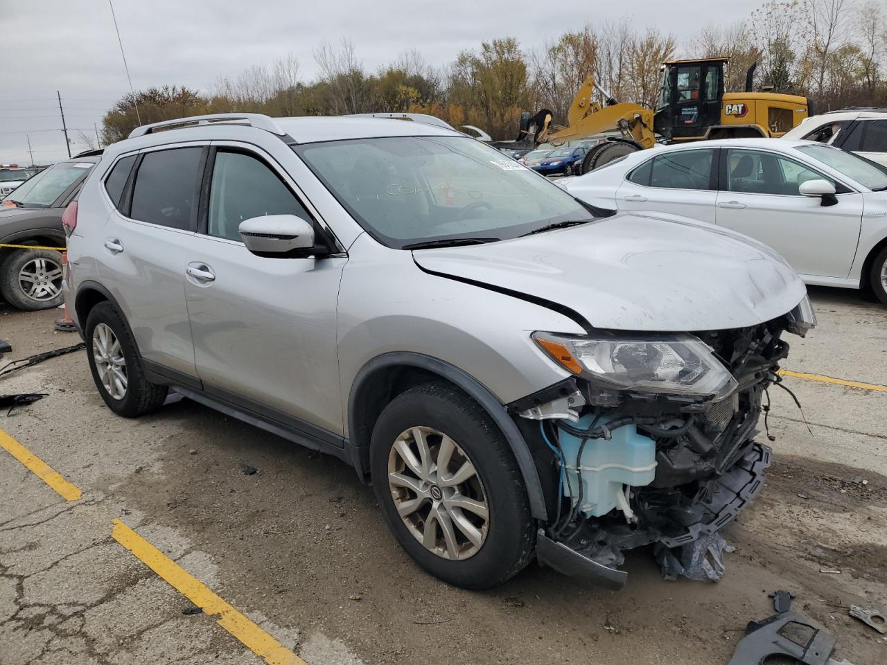 2018 Nissan Rogue VIN KNMAT2MV6JP611771 Copart auction photo, front end / side damage thumbnail 4