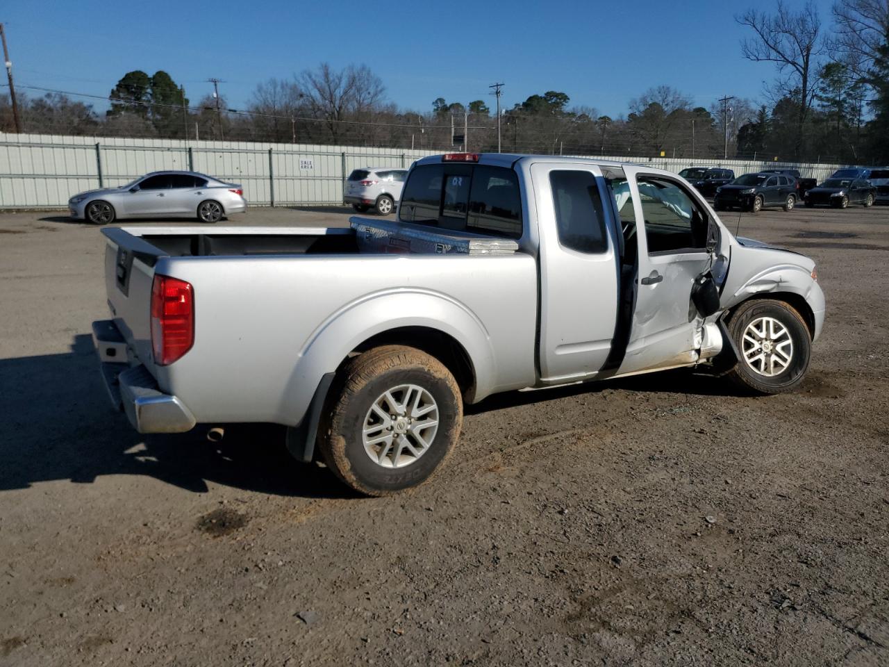 2018 Nissan Navara (Frontier) VIN 1N6BD0CT7JN757577 Copart auction photo, side / minor dent/scratches damage thumbnail 3
