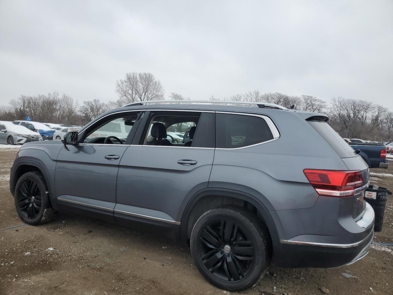 2019 Volkswagen Atlas VIN 1V2NR2CA2KC601101 Copart auction photo, front end / top/roof damage thumbnail 2