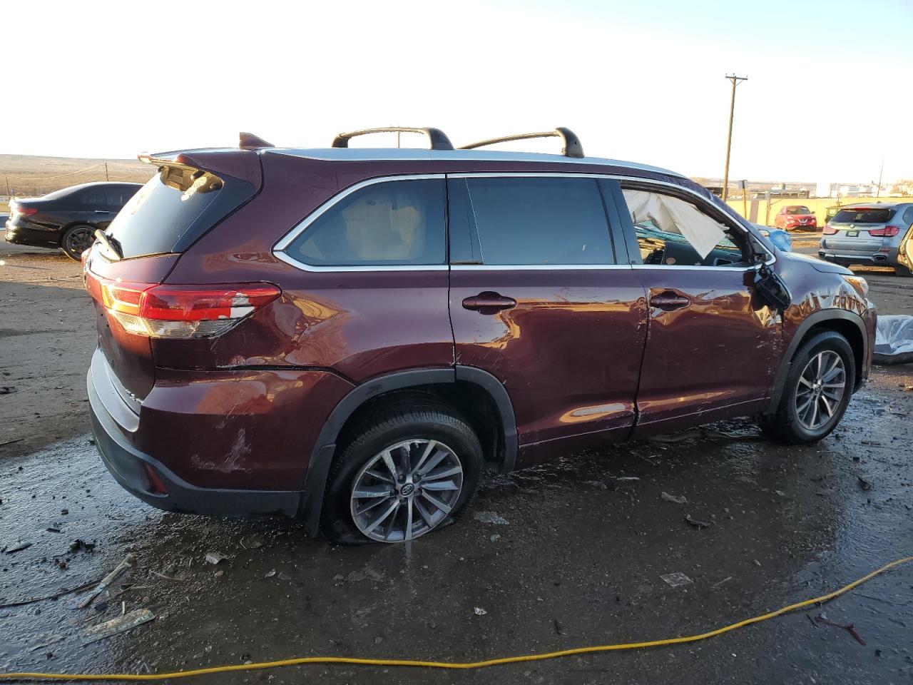 2018 Toyota Highlander VIN 5TDJZRFH7JS819422 Copart auction photo, rollover damage thumbnail 3