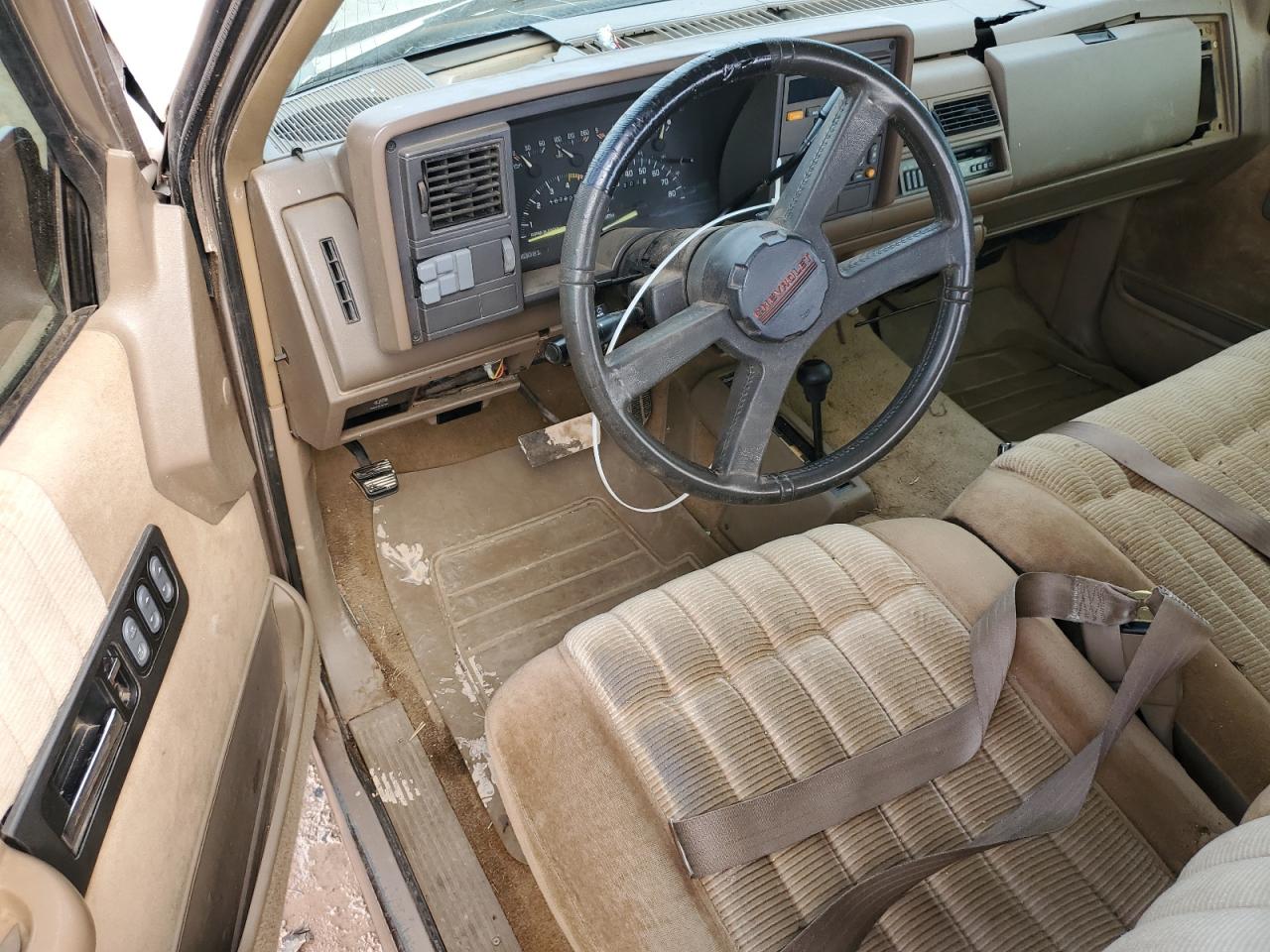1993 Chevrolet GMT-400 VIN 2GCEK19K0P1143796 Copart auction photo, all over damage thumbnail 8