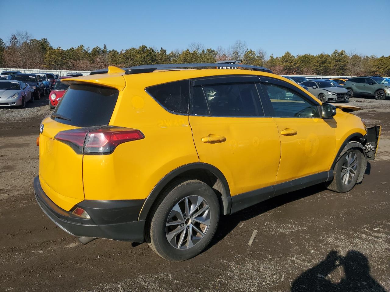2017 Toyota RAV 4 VIN JTMRJREV3HD138522 Copart auction photo, front end / side damage thumbnail 3
