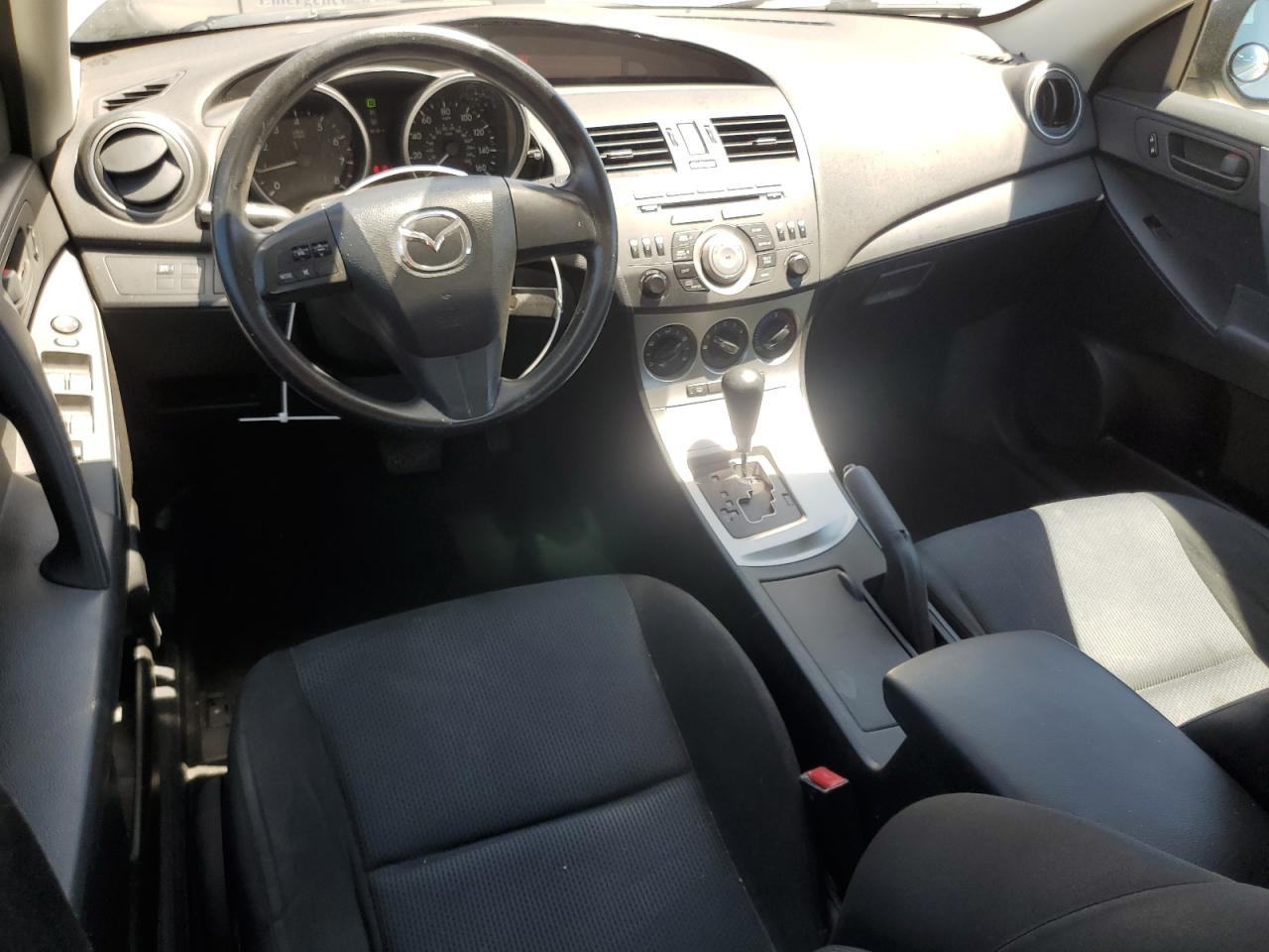 2011 Mazda 3 VIN JM1BL1UG2B1439811 Copart auction photo, front end / minor dent/scratches damage thumbnail 8