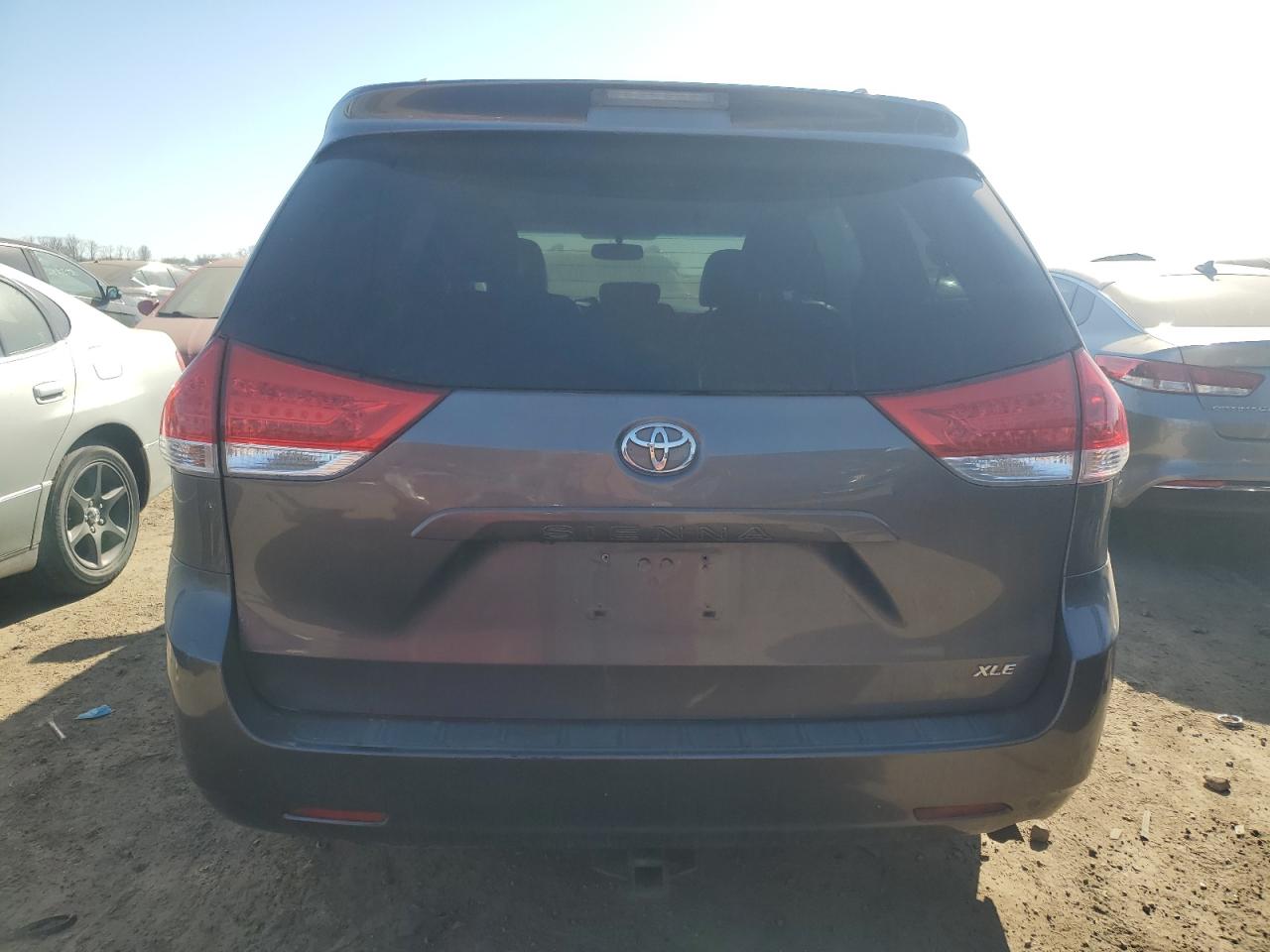 2014 Toyota Sienna VIN 5TDYK3DC3ES459448 Copart auction photo, front end / minor dent/scratches damage thumbnail 6