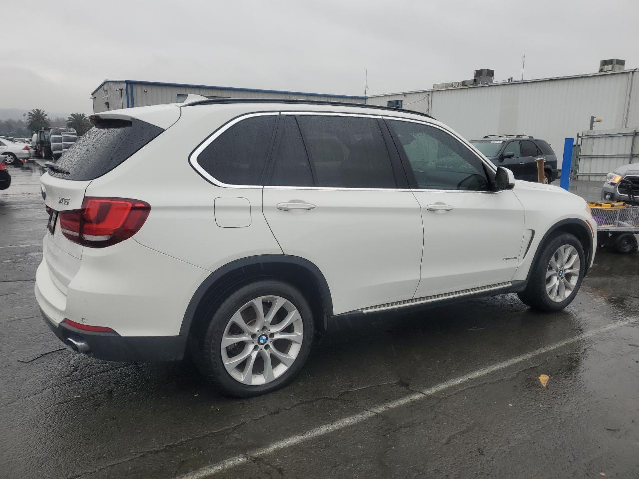 2016 BMW X5 VIN 5UXKR2C53G0R68605 Copart auction photo, minor dent/scratches damage thumbnail 3