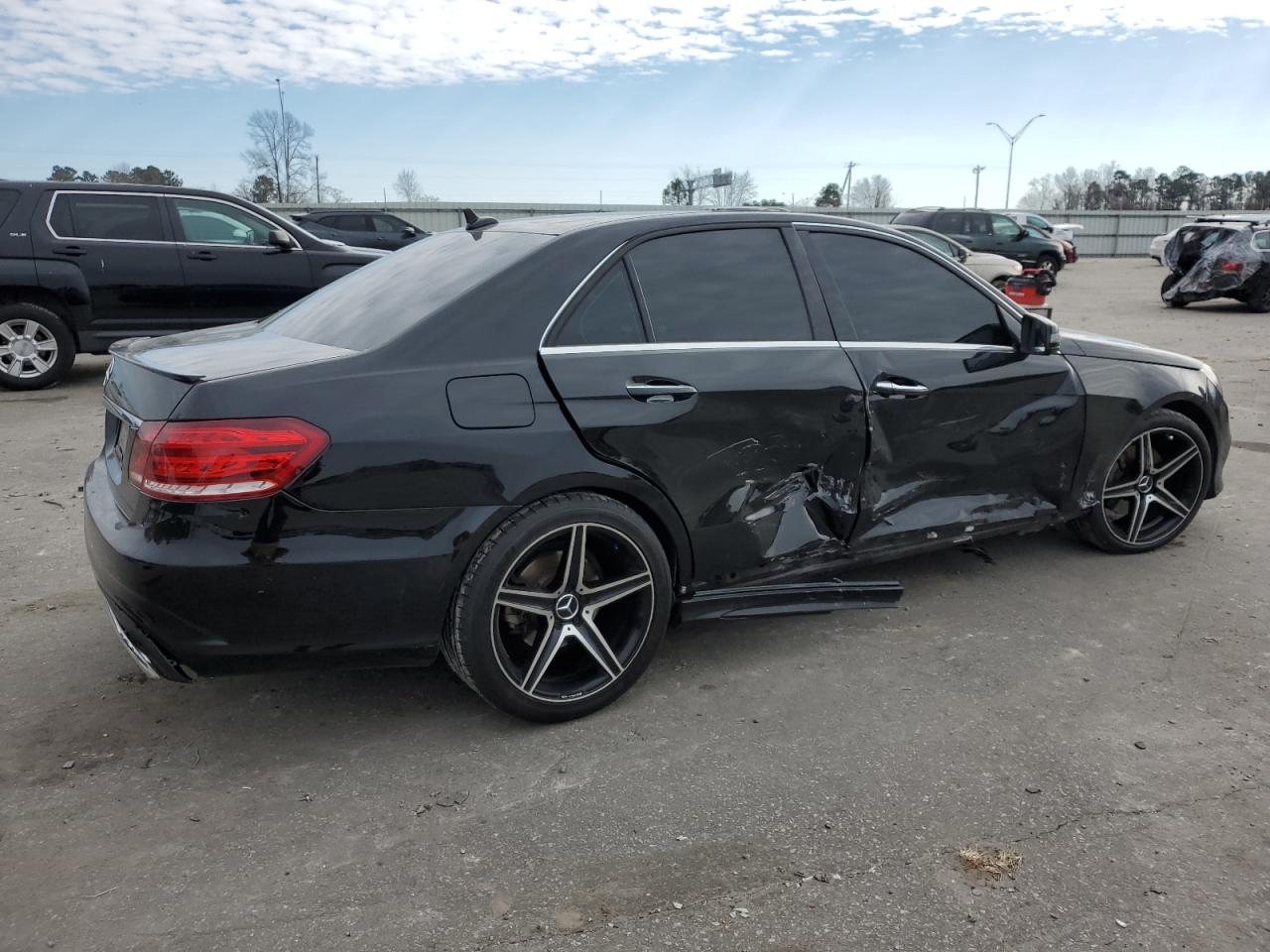 2014 Mercedes-Benz E-klasse VIN WDDHF5KB5EB073752 Copart auction photo, side damage thumbnail 3