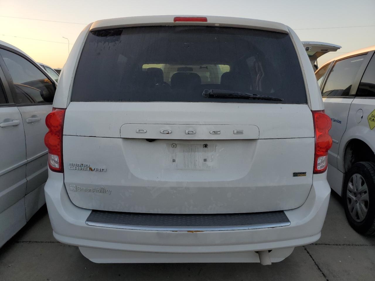 2017 Dodge Caravan VIN 2C4RDGBGXHR768035 Copart auction photo, minor dent/scratches damage thumbnail 6