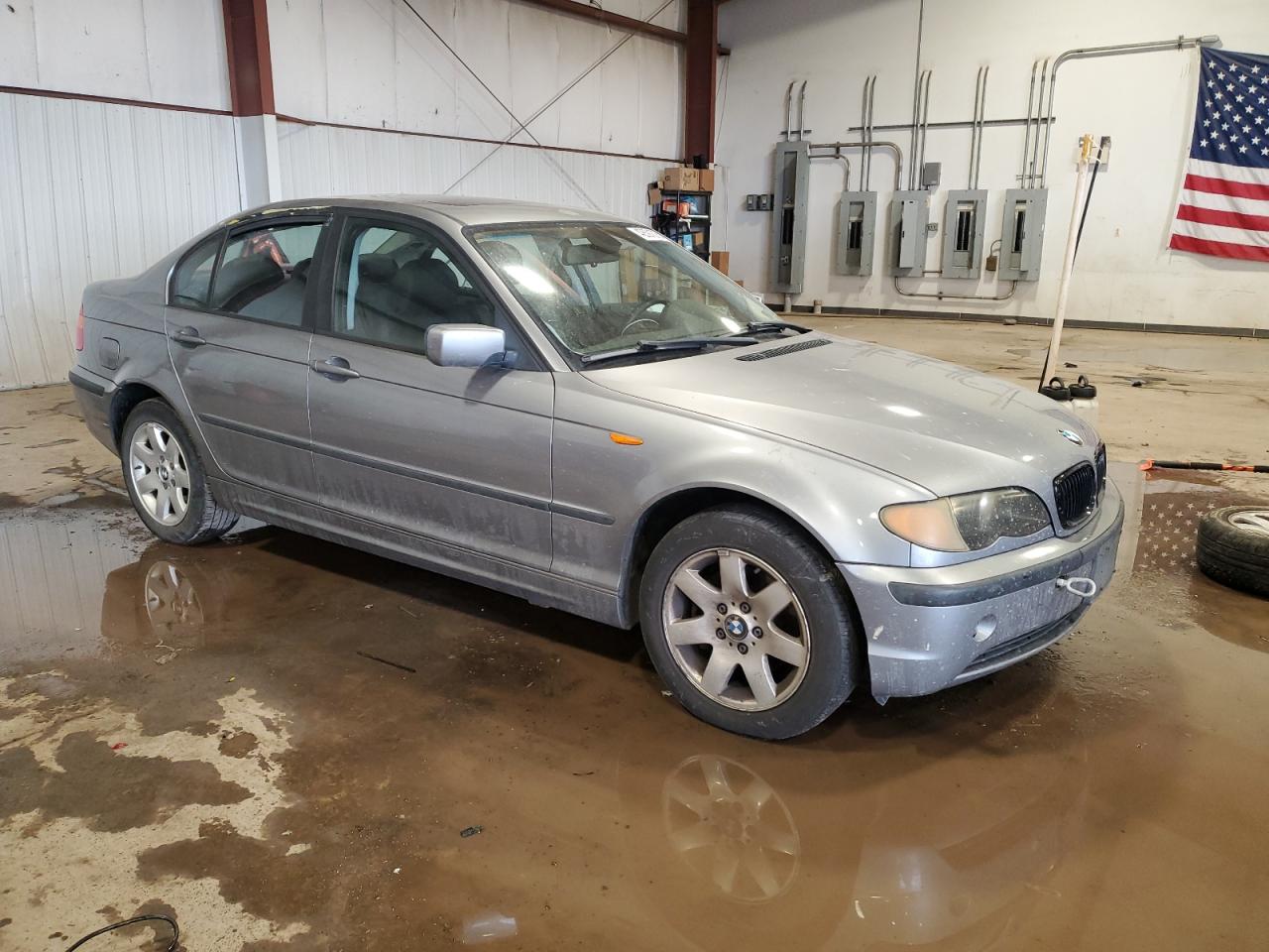 2004 BMW 3er VIN WBAEU33434PR12142 Copart auction photo, front end / undercarriage damage thumbnail 4
