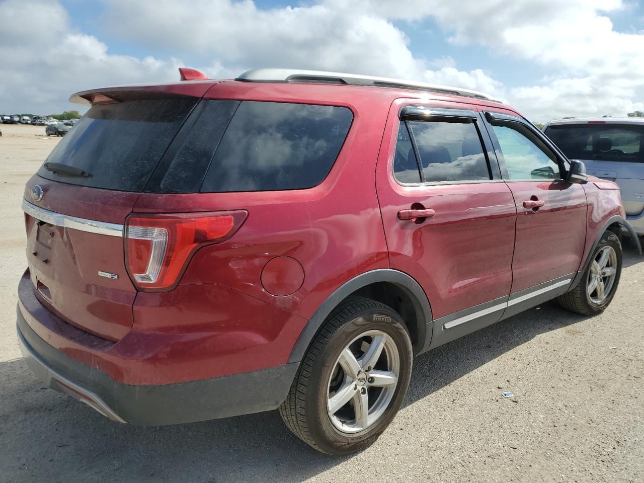 2016 Ford Explorer VIN 1FM5K8D89GGD24706 Copart auction photo, front end / minor dent/scratches damage thumbnail 3
