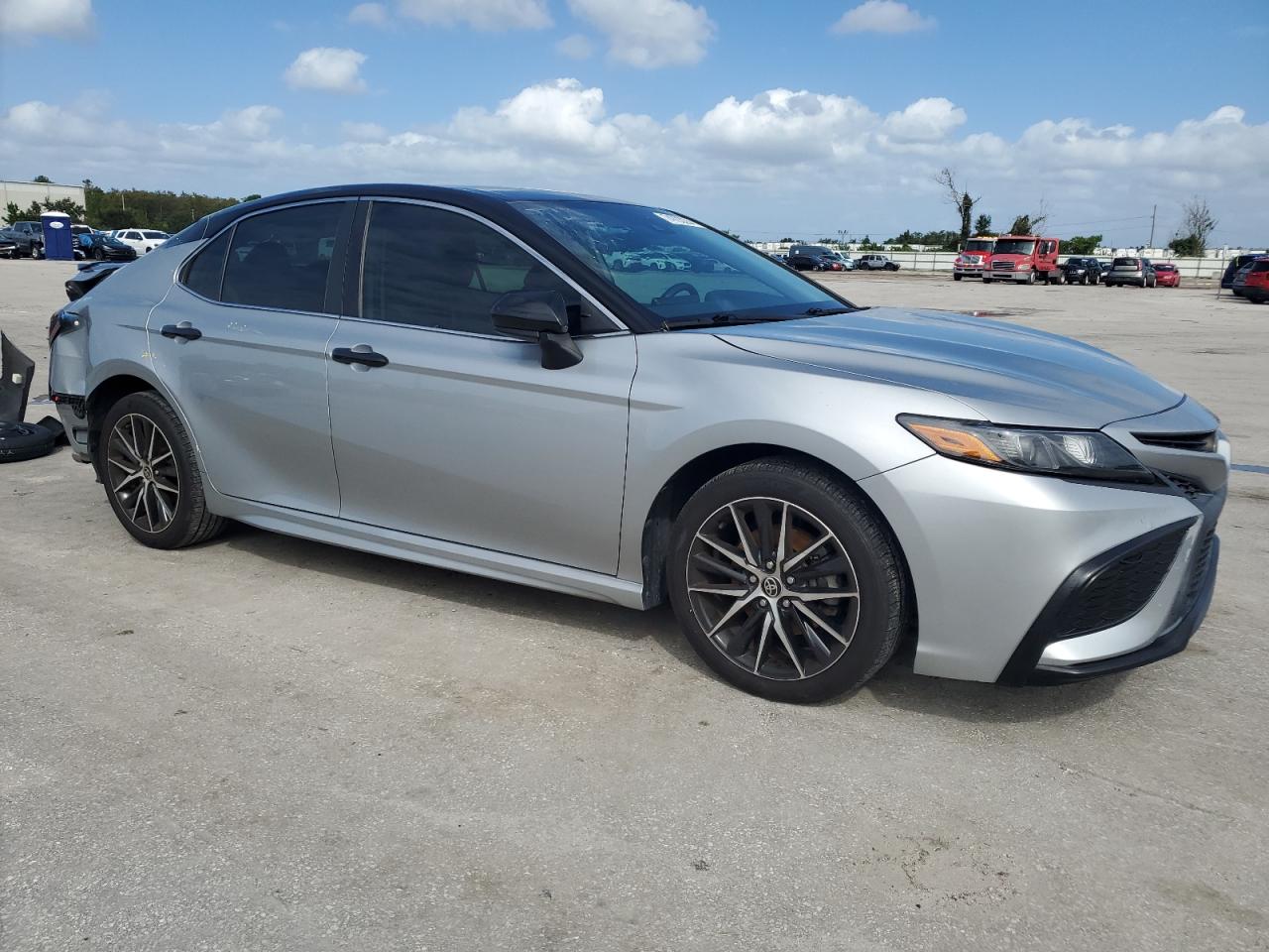 2021 Toyota Camry VIN 4T1G11AK4MU562995 Copart auction photo, rear end damage thumbnail 4