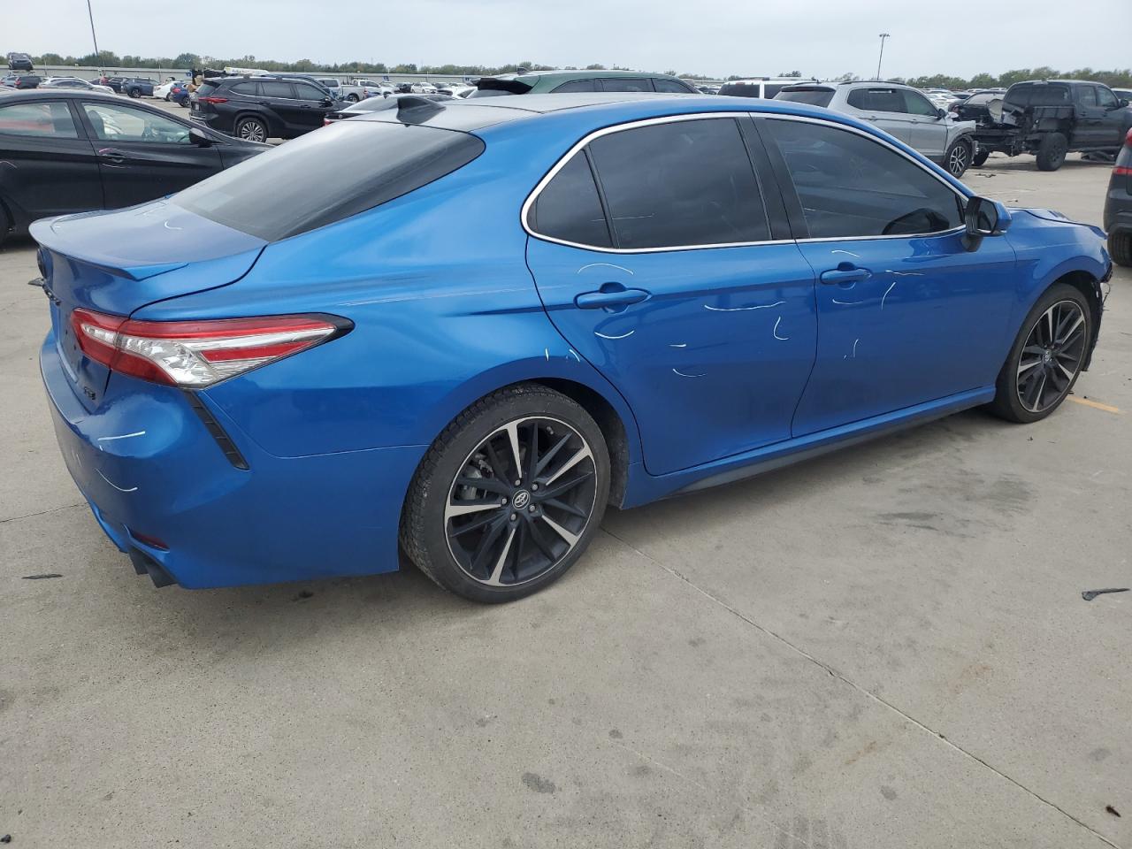 2019 Toyota Camry VIN 4T1B61HK0KU295577 Copart auction photo, frame damage / minor dent/scratches damage thumbnail 3