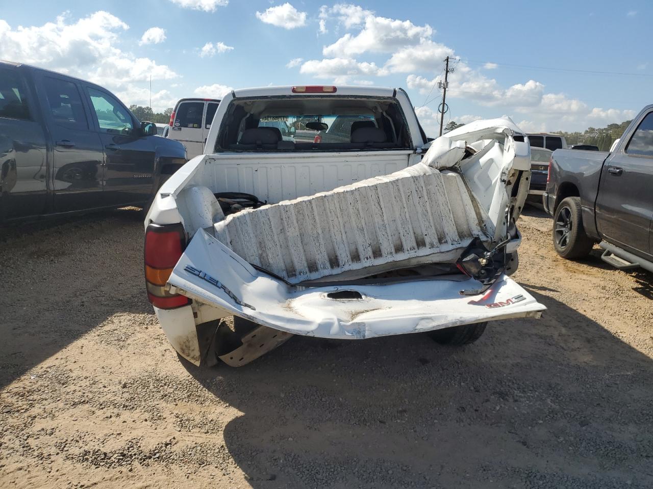 2006 GMC Sierra VIN 1GTEC19Z06Z243784 Copart auction photo, all over damage thumbnail 6