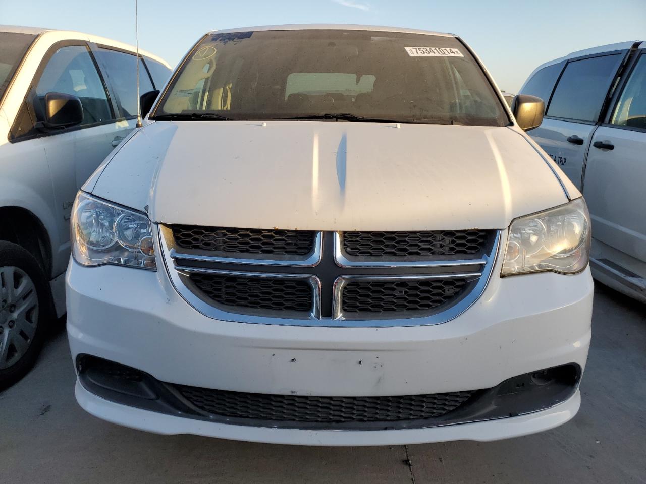 2017 Dodge Caravan VIN 2C4RDGBG2HR768031 Copart auction photo, minor dent/scratches damage thumbnail 5