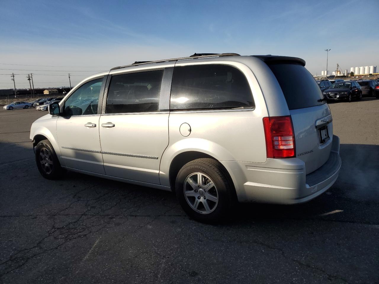 2009 Chrysler Town & Country VIN 2A8HR54169R568662 Copart auction photo, front end damage thumbnail 2