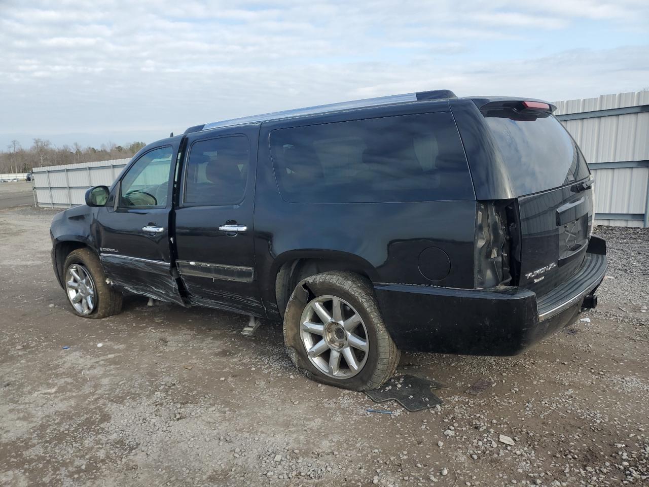 2007 GMC Yukon VIN 1GKFK66857J266322 Copart auction photo, side / rear end damage thumbnail 2