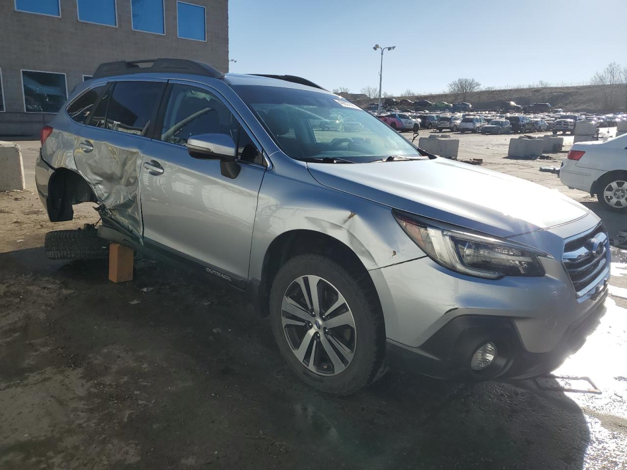 2018 Subaru Outback VIN 4S4BSANC2J3362533 Copart auction photo, side / rear end damage thumbnail 4