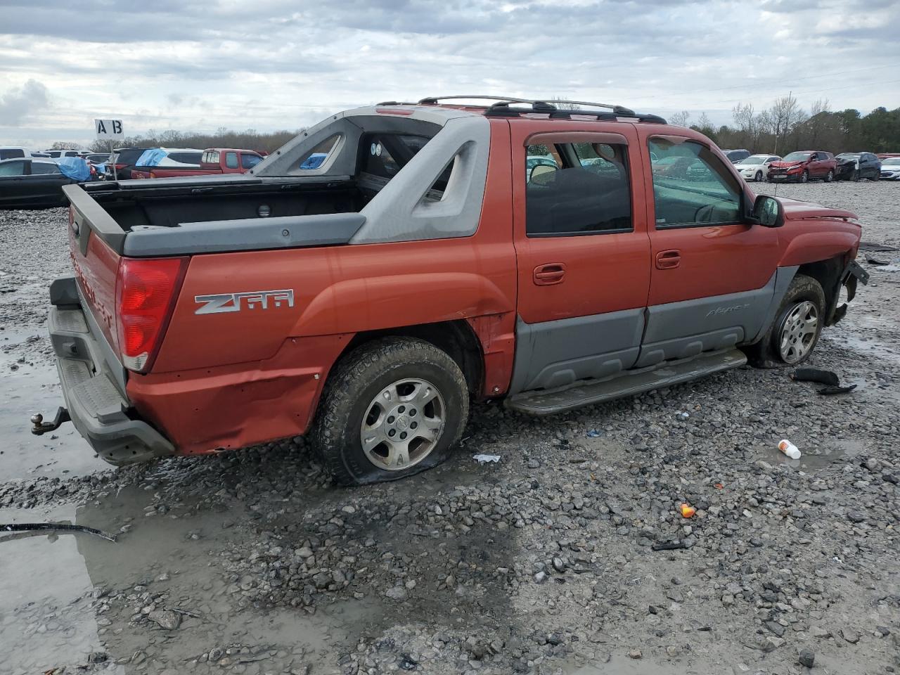 2002 Chevrolet Avalanche VIN 3GNEC13T52G230339 Copart auction photo, front end damage thumbnail 3
