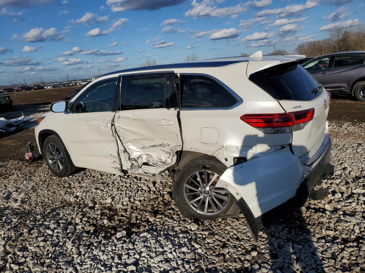 2018 Toyota Highlander VIN 5TDJZRFHXJS898651 Copart auction photo, side / rear end damage thumbnail 2