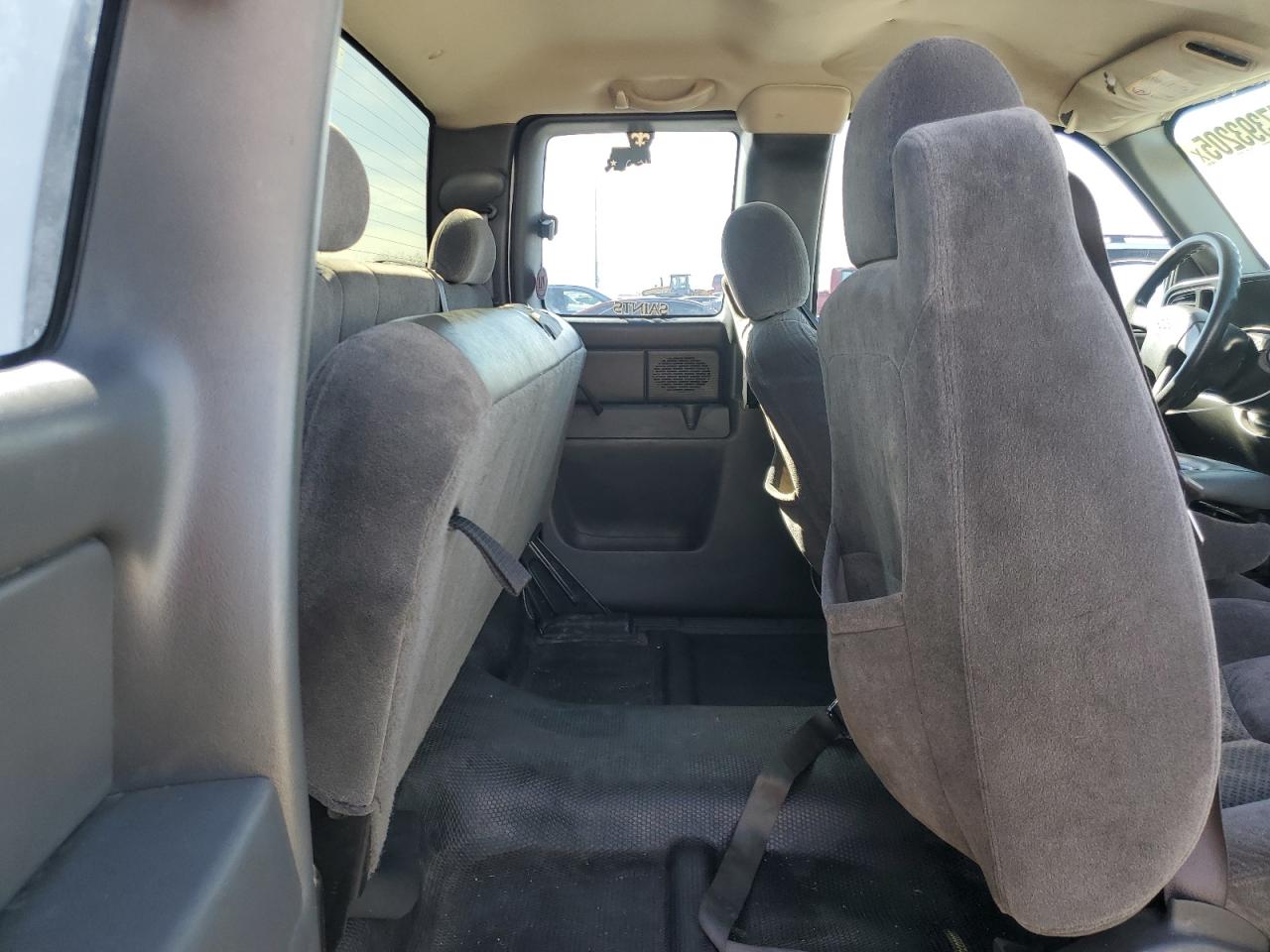 2006 Chevrolet Silverado VIN 1GCHC29U66E204261 Copart auction photo, front end damage thumbnail 10